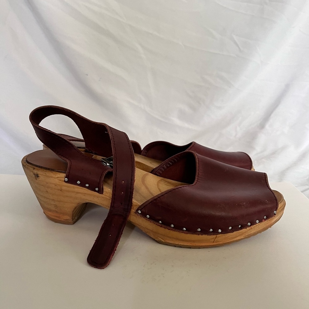 Vintage cognac leather wooden clog heels women’s size 39